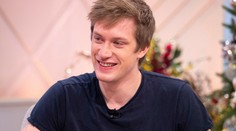 Kvôli tomuto mužovi sa rozišlo takmer 50-tisíc párov a je na to hrdý