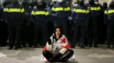 FOTO + VIDEO: Ohňostroje, požiare a vodné delo. Gruzínske protesty pripomínajú dystopické filmy