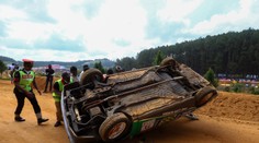 VIDEO: Tragédia na rely. Auto vletelo medzi divákov, o život prišlo najmenej sedem ľudí