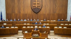 Poslanci schválili solidárny príspevok rafinérií a ďalších firiem