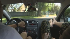 Stačí okamih a nesprávne sedenie v aute vás môže stáť život