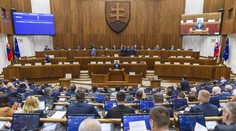 Niektoré opozičné aj koaličné strany pozastavujú kampaň do eurovolieb