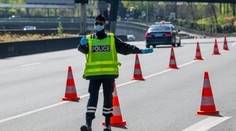 Francúz zostal zaskočený, keď mu prišlo 15 dopravných pokút. Roky je pritom pripútaný k lôžku