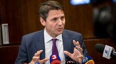V Bratislave sa hádajú mestskí poslanci, demonštratívne odišli zo zastupiteľstva