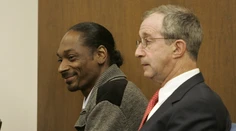 Snoop Dogg má problémy. Kvôli obsahu tašky, ktorú prevážal z Talianska
