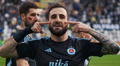 Rozhadzuje peniaze a pred zápasmi je burgre, tak Weiss zatvára oči. Ale na nohách nosí Šmolkov a svetovú kvalitu