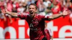 Pred zápasmi jedol klobásy a kraľoval Bundeslige, do veľkoklubu ho nepustili. Fantóm je v Nemecku ako boh