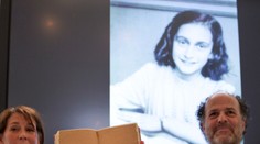 Neslušné vtipy a úvahy o sexe. Rozlúštili, čo skrývali zakryté strany z denníka Anny Frankovej