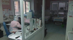 Vyčerpaní lekári a potrebný reštart bielej medicíny. Nemocnice volajú po pretransformovaní covidových oddelení