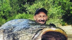 Rybár ulovil rekordného sumca. Poľahky by prehltol aj dieťa