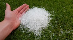 Varovania meteorológov: Na týchto miestach budú búrky aj s krúpami