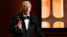 Čestných Oscarov si prevzali Donald Sutherland či Agnes Varda