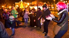 Silvestrovali ste na námestiach? Možno sa na záberoch spoznáte