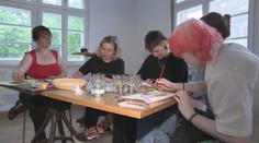 Miesto, kde každý môže byť sám sebou. Transrodová modelka pomáha mladým queer ľuďom na ich ceste prijatia