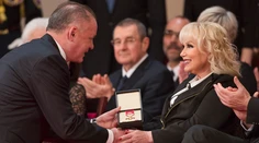 Kiska vyznamenal 25 osobností: Veľkej pocty sa dostalo aj Marike Gombitovej