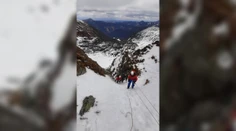 Zjazd sa zmenil na boj o prežitie. Snowboardistovi zachránila život náhoda