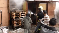 Požiar pri Poprade pripravil o strechu nad hlavou 15 rodín, ostávajú v priestoroch školy