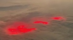 Nad Pacifikom spozorovali záhadnú červenú žiaru. Vysvetlenie tohto javu vás zrejme prekvapí