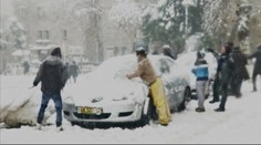 V Jeruzaleme sa tešia zo snehovej nádielky