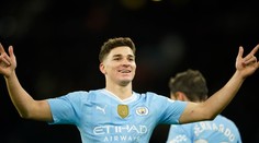 Aston Villa sa po výhre dotiahla na lídra tabuľky. Manchester City o skóre pred Arsenalom