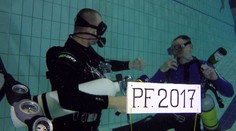 Potápači klesli až na dno, aby si otvorili šampanské