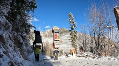 Tatranskí nosiči sú doslova svetovou raritou. Ich povinnosti pokračujú aj na chate, ktorú sme navštívili