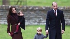 Rozkošní George a Charlotte v kostole. Ich rodičia porušili kráľovskú tradíciu