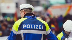 Z bežcov hrdinovia. Dvaja muži v Nemecku v poslednej chvíli vytiahli z rieky dievča (6)