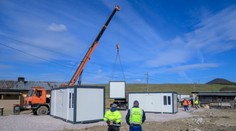 Rodiny zasiahnuté požiarom vo Veľkom Šariši umiestnia do nových unimobuniek. Sťahovať sa však chcú aj ďalší