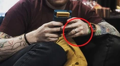 Slávny spevák sa prekecol. Na ruke už nosí obrúčku