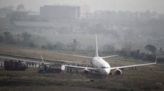 Lietadlo v Nepále zišlo z dráhy, uzavreli celé letisko