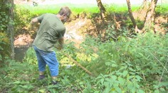 Chytili kosy a pustili sa do práce. Náučný chodník má vďaka dobrovoľníkom znovu šancu ožiť