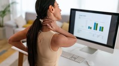 Dlhé sedenie ničí chrbticu: Ako tomu predísť?