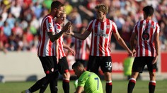 Manchester United utŕžil potupnú prehru, Arsenal aj City víťazne