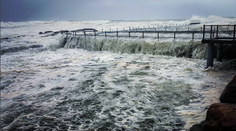 Poplach v Sydney. Pre záplavy museli evakuovať ľudí