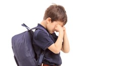 Chlapec vyskočil z balkóna, chcel ísť do školy