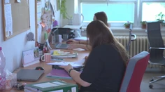 Žiaci už majú prázdniny, no v školách je stále rušno. Učitelia uzatvárajú administratívu, niektoré budovy čaká rekonštrukcia