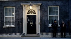 Hrozí Británii druhý brexit?