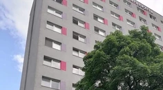 Po páde z budovy na Bernolákovej ulici v Bratislave zomrel 20-ročný muž