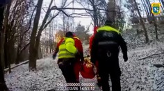 Mimoriadna záchranná akcia: Polícia našla podchladeného muža vykašliavajúceho krv len v tričku