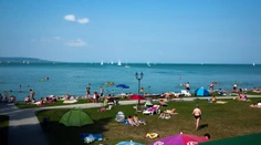 Horúčavy postupne vyparujú Balaton. Hladina jazera klesla až o 32 centimetrov