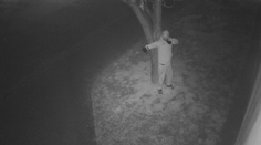 Autá vykrádal ojedinelým spôsobom. Prakom a guličkou z ložiska. Doplatil na nepresnú mušku