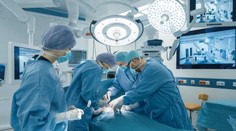 Lekári v tele ženy zabudli chirurgický nástroj veľkosti taniera. Prišlo sa na to po takmer dvoch rokoch