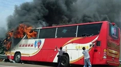Zrážka autobusu s kamiónom v Číne si vyžiadala najmenej 36 mŕtvych
