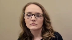 Pri umelom oplodnení vložili do ženy nesprávne embryo. Syna, ktorého deväť mesiacov nosila pod srdcom, sa musela vzdať