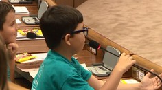 Deti zasadli v parlamente. Pri ich otázkach sa politici poriadne zapotili