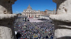 Televízne noviny v deň pohrebu pápeža Františka mimoriadne z Vatikánu