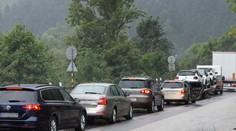 Cestovanie na sviatky sa začalo: Kolóny pri Ružomberku ešte predĺžila hromadná nehoda