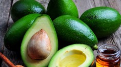 O avokádo sa zaujímajú lekári. Chcú naň lepiť výstražné nálepky