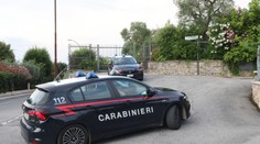 Panika a streľba v obľúbenom letovisku. Dvaja muži vystrašili dovolenkárov na pláži, potom sa dali na útek